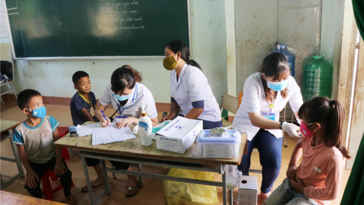 Tây Nguyên zih coh bh’rợ tiêm văc xin zâl cha groong pr’luh cr’ăy bạch hầu