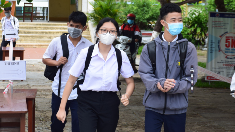 Thí sinh miền Trung doọ râu ha dêêr ooy t’ngay thi g’lúh 2