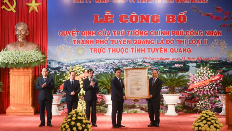 Thủ tướng Chính phủ Nguyễn Xuân Phúc pâh bhiệc bhan choh 1 tỷ t’nơơm n’loong đhị tỉnh Tuyên Quang