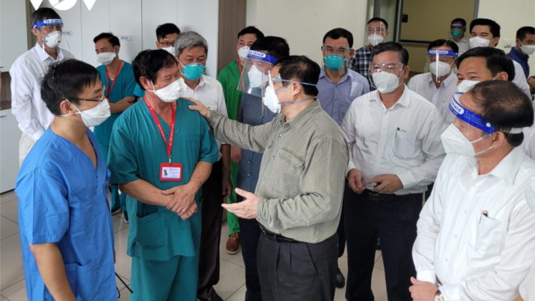 Thủ tướng Phạm Minh Chính ch’mêệt lêy bh’rợ zâl cha groong pr’luh đhị Bình Dương