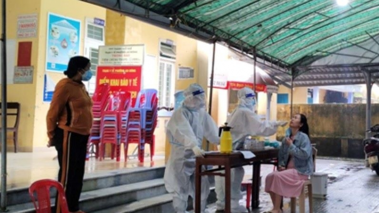 Thừa Thiên Huế: Xay bhrợ Tổ y tế lưu động zư lêy manứih k’ay Covid-19 đhị đông