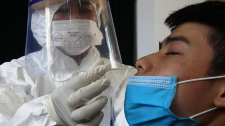 Thừa Thiên Huế: Ch’mêêt lêy Covid-19 đoọng ha lâh 350 đha đhâm ra văng lươt bộ đội