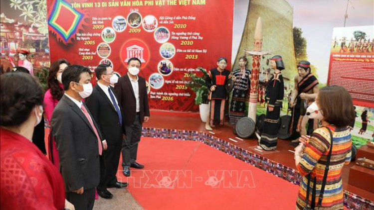 Pa căh chr’năp c’kir văn hoá Việt Nam