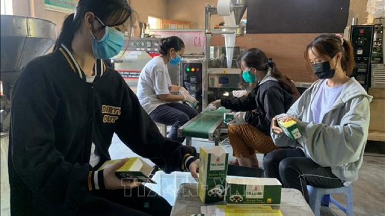 Đhanuôr da ding ca coong Vân Canh pa dưr pr’ặt tr’mông tợơ pr’đươi âng vel đong