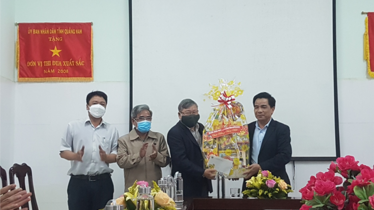 Bh’cộ Tỉnh uỷ Quảng Nam hơnh deh tết apêê vel đong, đơn vị