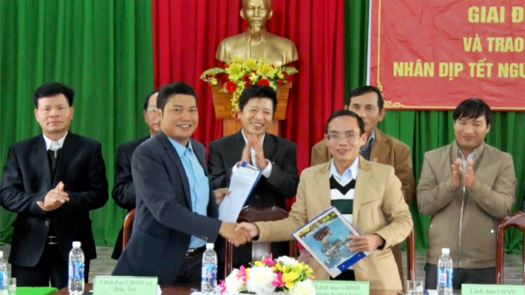 Quảng Nam: chr’hoong Phú Ninh zooi c’lâng bhrợ cha lâng pr’hêl tết ha pr’loọng đha rưt chr’val Đăk Tôi ( Nam Giang)