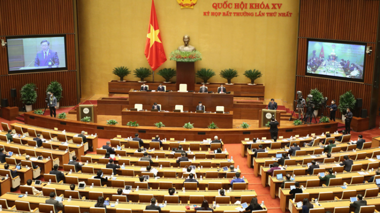 Quốc hội prá xay Luật bhr’lậ, p’xoọng muy bơr điều âng 8 Luật