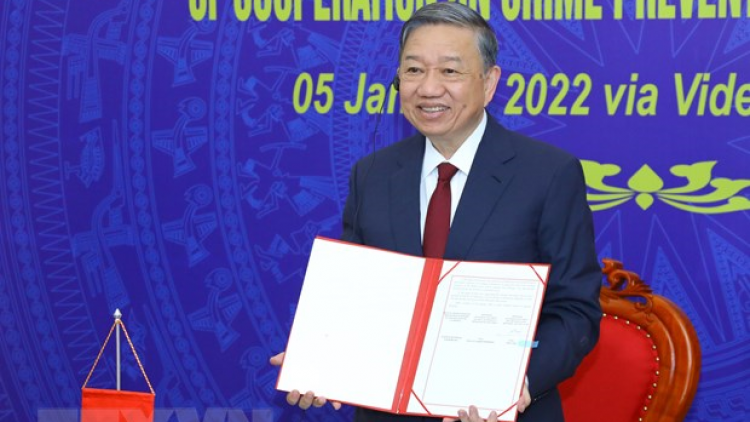 Bộ trưởng Tổ Lâm pâh bh’rợ prá xay zâl cha groong c’bhuh n’lất n’môp 3 k’tiêc k’ruung Việt Nam- Lào- Campuchia
