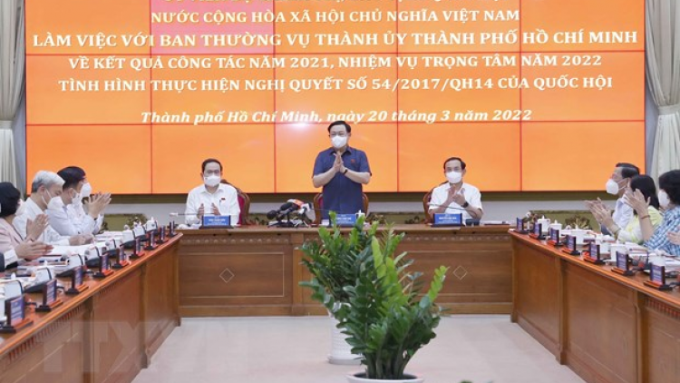 Chủ tịch Quốc hội bhrợ bhiệc lâng Ban thường vụ Thành uỷ TP.HCM