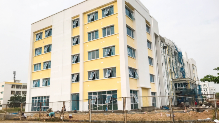 Bộ trưởng Bộ GD-ĐT lêy cha mêết pr’lướt bhrợ zr’lụ đô thị Đại học Đà Nẵng