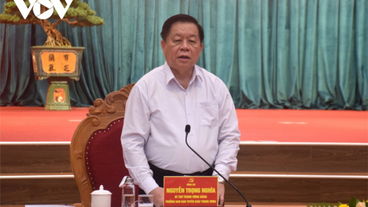 Trưởng Ban Tuyên giáo Trung ương bhrợ bhiệc lâng Ban Thường vụ Tỉnh uỷ Bình Định