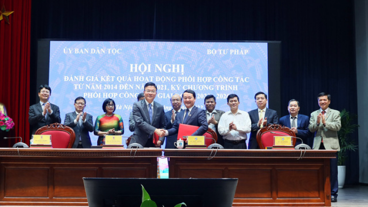 Ký kết xa nay bh’rợ k’rong bhrợ đh’rưah pa bhrợ bhlưa Uỷ ban Acoon coh lâng Bộ Tư pháp