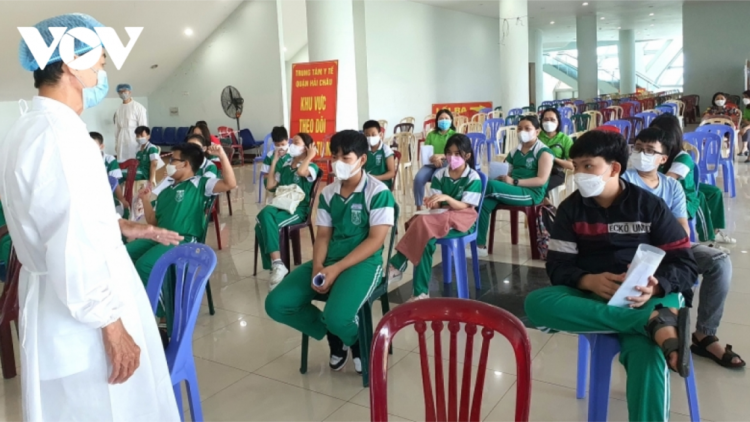 Đà Nẵng: 500 học sinh bơơn tiêm vắc xin g’lúh tr’nơợp