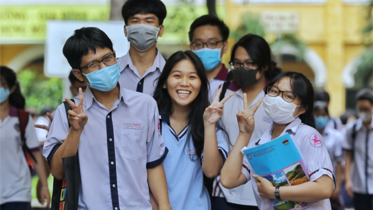 146 học sinh dọo dzợ đoọng thi tốt nghiệp THPT c’moo 2022