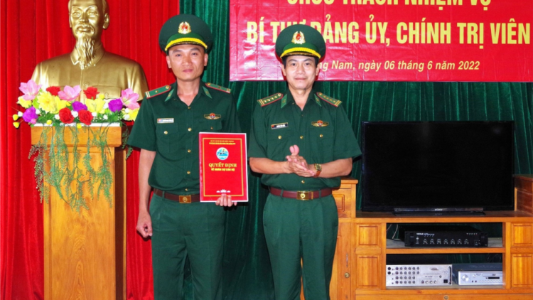 Pa đớp bh’rợ Bí thư Đảng ủy, Chính trị viên Đồn Biên phòng Ga Ry