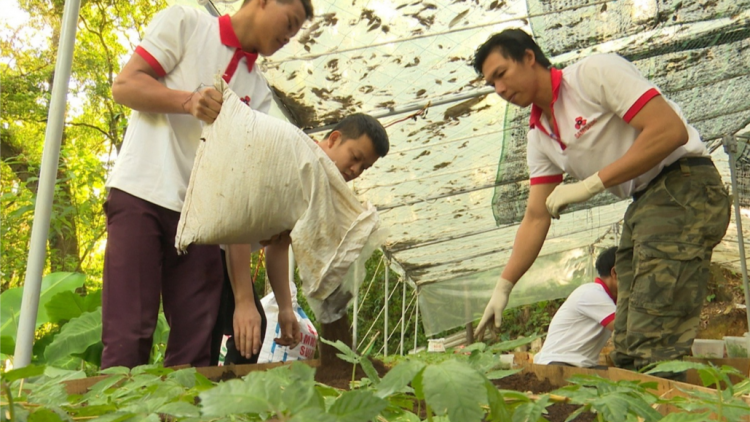 Quảng Nam: Ra văng liêm choom pazêng pr’đơợ bhrợ têng bh’rợ prá xay ooy xa nay pa dưr sâm Việt Nam