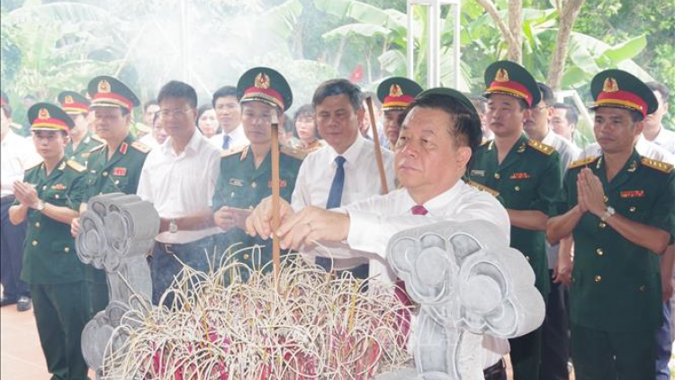 Trưởng ban Tuyên giáo Trung ương pâh bhiệc bhan hay tớc 50 c’moo t’ngay bil âng 13 liệt sĩ Trạm Thông tin A69