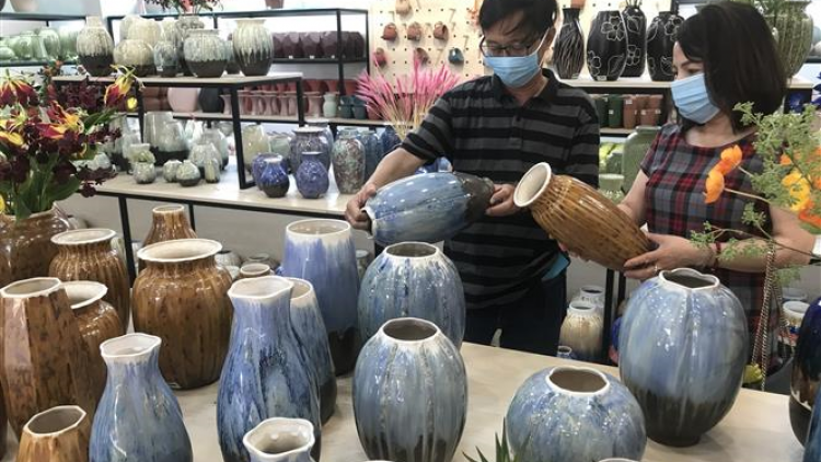 Phê duyệt “xa nay bh’rợ zư lêy lâng pa dưr vel bh’rợ tr’nêng Việt Nam cr’chăl c’moo 2021-2030”