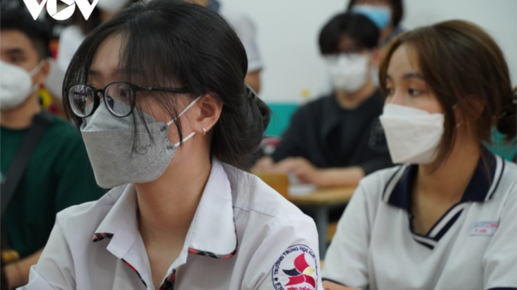 Bộ Giáo dục lâng Đào tạo xay truih đhị zooi đoọng ha thí sinh