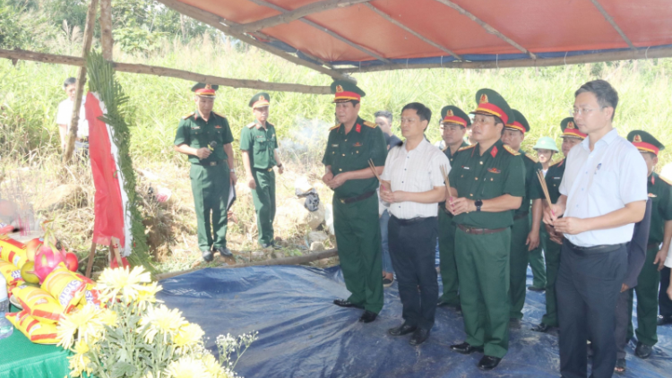 Thừa Thiên Huế: Bhrợ pa dưr đông hay k’noọ 13 liệt sĩ chêết bil bêl trông dấc bhrêy tắh đhị Rào Trăng 3