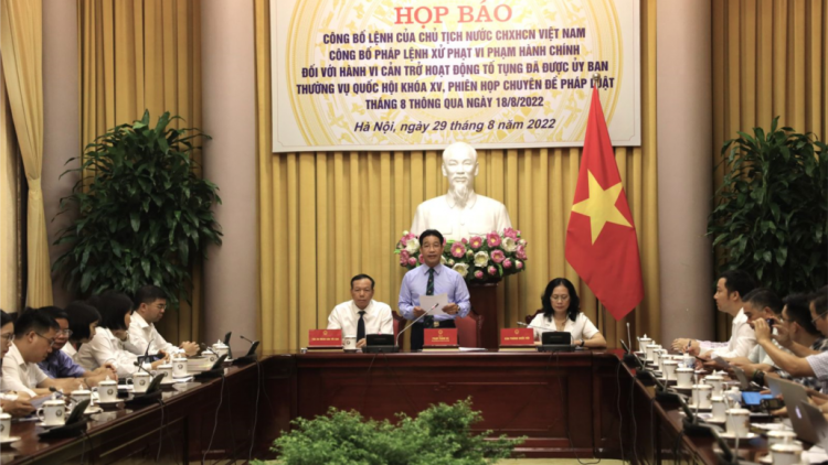 Xay moon Lệnh âng Chủ tịch nước xay moon Pháp lệnh toom râu n’lất hành chính lâng bh’rợ zâl cha groong bh’rợ tố tụng