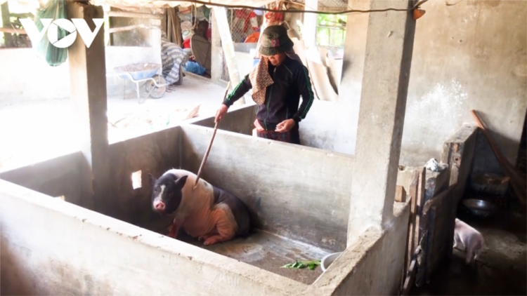 Bhrợ ghit đhr’năng a’ọc chêệt bấc ơl tơợ ơy tiêm za nươu văc xin pr’luh pr’zuôh a’ọc Châu Phi