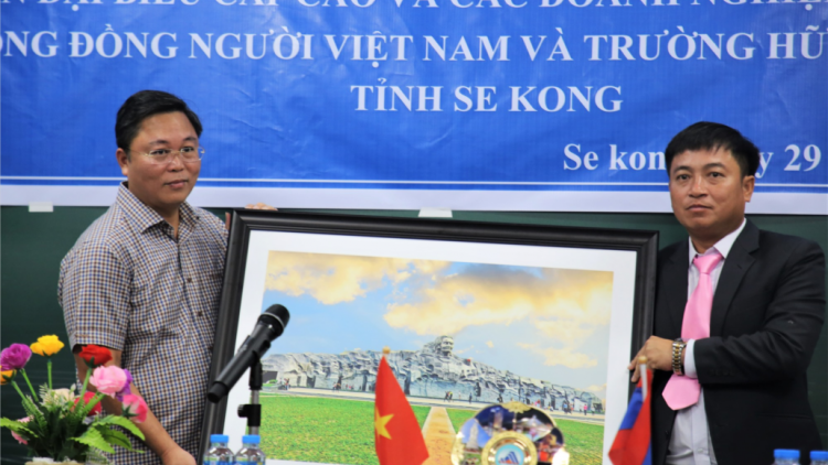 Manứih Việt hêê ắt ma mung đhị tỉnh Sê Kông t’bhlâng đoàn kết, lêy chô ooy vel bhươl