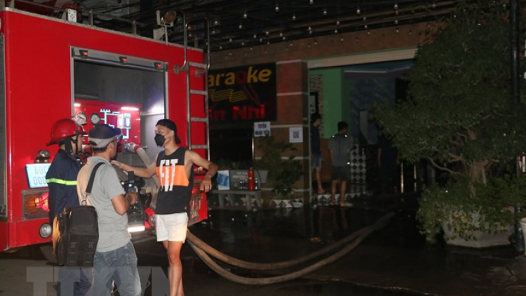 Vaih cớ ra rooh quán karaoke đhị Đồng Nai