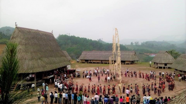 Choom lêy zư pa liêm pr’đhang bh’rợ đông ty âng manứih Cơ Tu