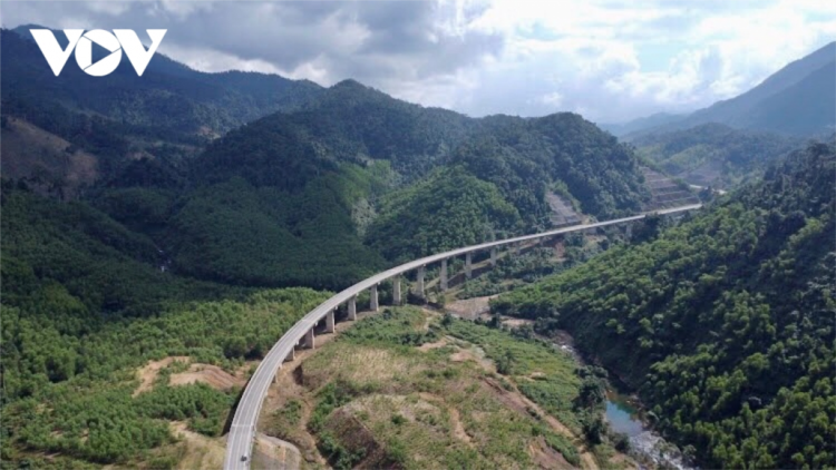 Năc xay bhrợ liêm xang pazêng c’lặ xay moon, đèn pa ang coh dự án La Sơn – Tuý Loan t’mêê vêy ta đoọng đươi dua