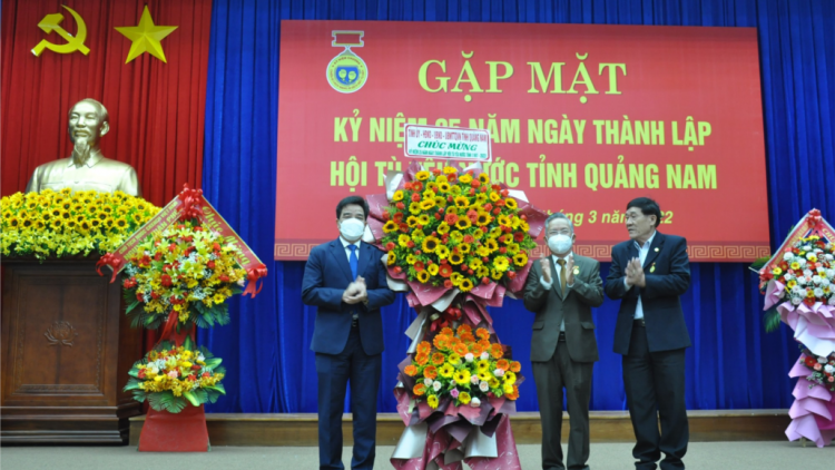 Apêê ăt tù chăp hơnh k’tiêc bêl ahay âng tỉnh Quảng Nam tr’lum mặt haanh deh 25 c’moo bhrợ t’vaih hội (1997- 2022)