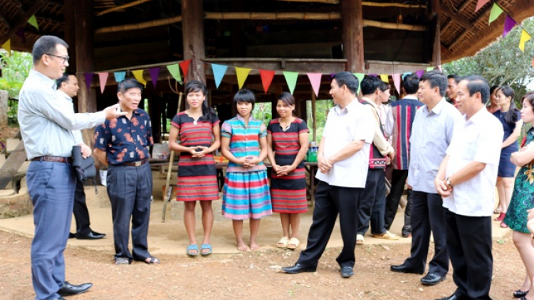 Chính sách acoon coh zập ha dợ căh zập cán bọ xay moon nắc k’đhap moọt ooy pr’ặt tr’mông