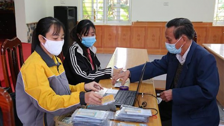 Chính sách t’mêê: Zooi đoọng zâp c’xêê cơnh lâng cán bộ chr’val t’cooh đhur âi đhêy bh’rợ