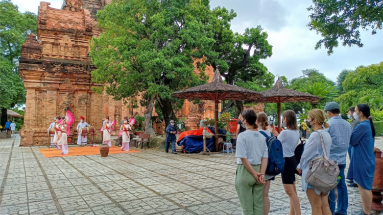 Khánh Hòa: Doanh nghiệp vặ bhuông păr đơơng âng t’mooi Nga rach chô ooy k’tiêc k’ruung apêê