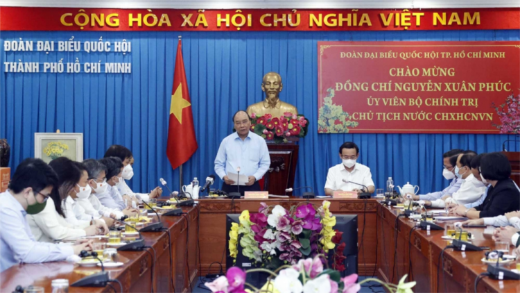 Chủ tịch nước Nguyễn Xuân Phúc k’đươi moon toom bhrợ rơợng nhâm lâng zâp tu bhiệc vay zi nắh p’niên