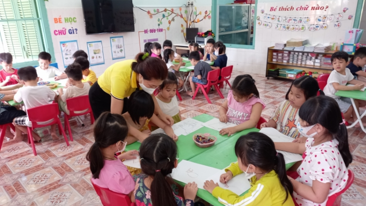 Khánh Hoà: Nhâm mâng râu liêm crêê ha học sinh học bán trú