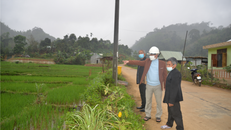 A Lăng Ta Lăng: T’cooh bhươl lứch loom tu đhanuôr bhươl cr’noon