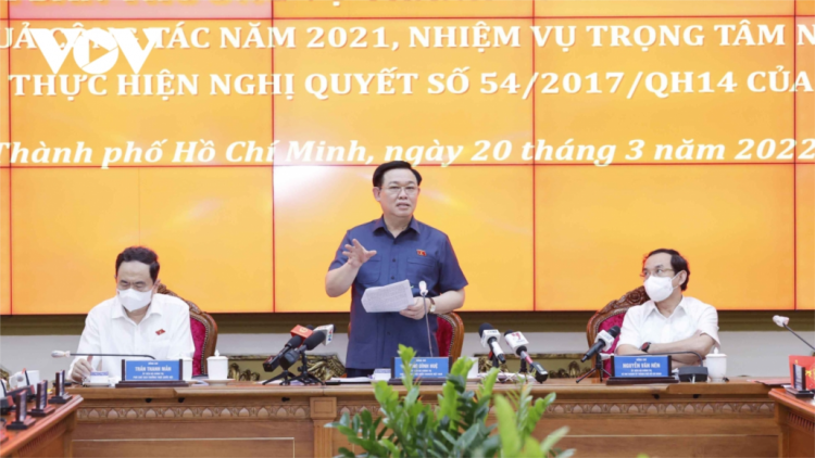 Chủ tịch Quốc hội bhrợ bhiệc lâng Ban thường vụ Thành uỷ TP.HCM