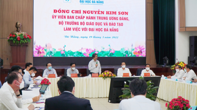 Bộ trưởng Bộ GD-ĐT lêy cha mêết pr’lướt bhrợ zr’lụ đô thị Đại học Đà Nẵng