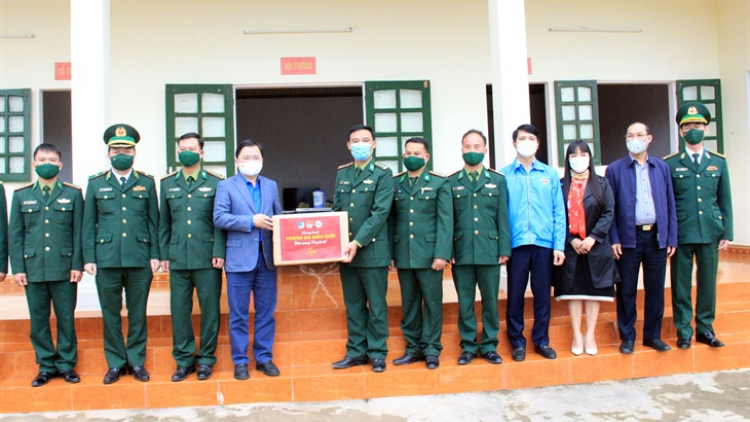 Bâc bh’rợ tr’nêng chr’năp hơnh deh t’ngay bhiêc bhan biên phòng pa zêng đha nuôr