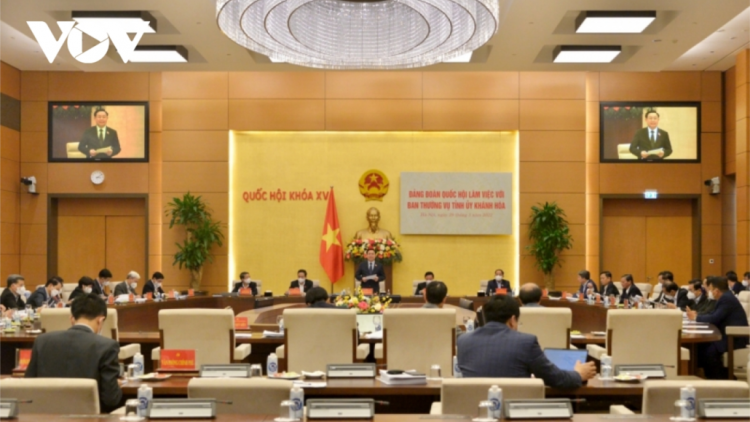 Chủ tịch Quốc hội Vương Đình Huệ k’đhơợng bhrợ g’luh bhrợ bhiêc lâng Ban Thường vụ Tỉnh ủy Khánh Hòa