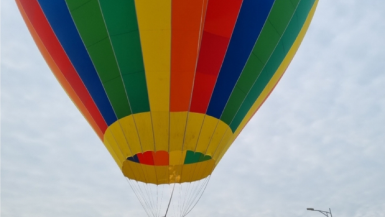 Tơợp bhrợ têng bhiệc bhan Khinh khí cầu bha lang k’tiếc