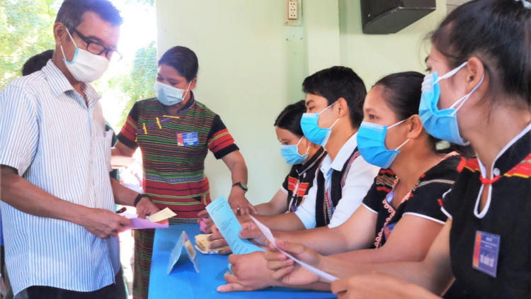 Chr’hoong Nam Giang – Quảng Nam: Zư x’mir lêy cán bộ lang t’tun