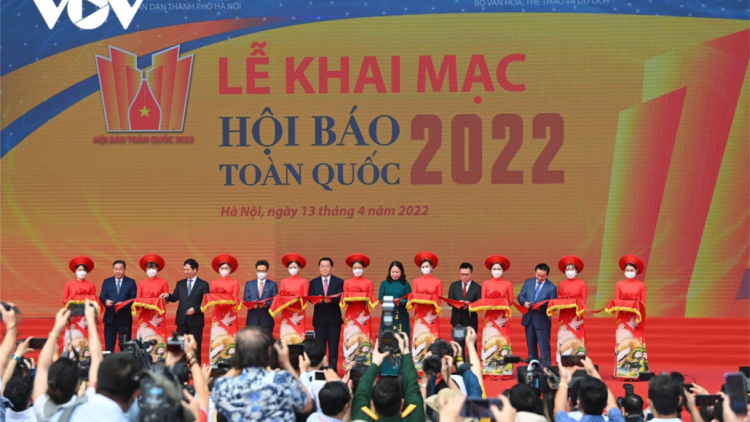 Trưởng Ban Tuyên giáo Trung ương Nguyễn Trọng Nghĩa tươc pâh bh’rợ tơợp bhrợ Hội báo prang k’tiêc k’ruung 2022