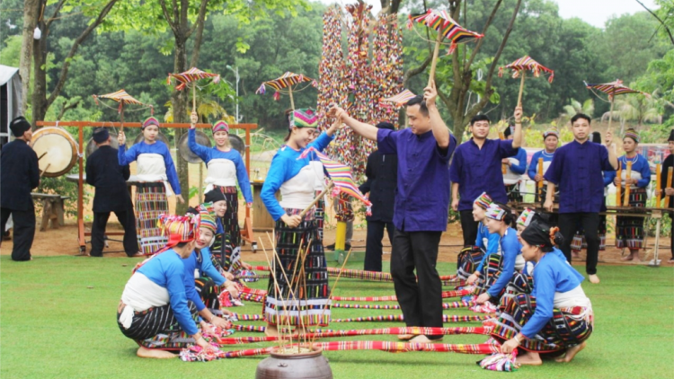 Bấc bh’rợ văn hoá chr’nắp đhị vel bhươl Văn hoá-Du lịch acoon cóh Việt Nam g’lúh đhêy bhiệc bhan 30/4 lâng 1/5