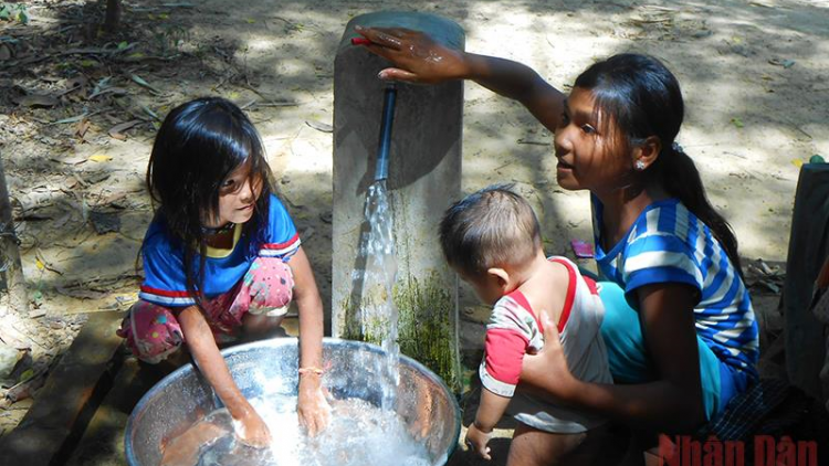 Pa dưr dal c’năl bh’rợ ha đha đhâm c’moor, p’niên xa dơơr manứih acoon cóh zêl cha groong tr’bơơn tr’pay crêê đhi noo bhúh xoọng lâng pa câl manứih