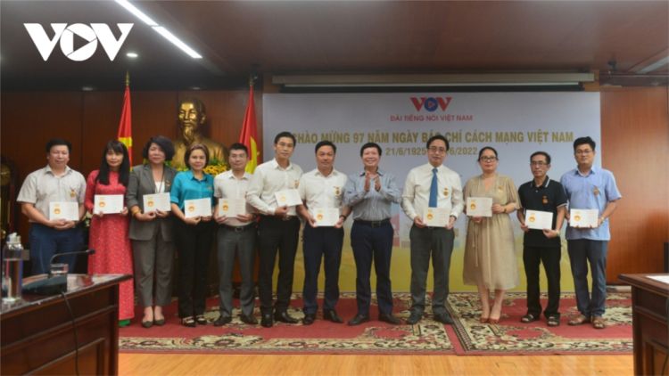 Đài p’rá Việt Nam tr’lưm mặt hơnh déh 97 t’ngay Báo chí Cách mạng Việt Nam