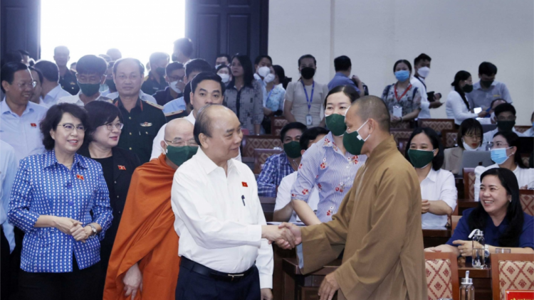 Chủ tịch nước Nguyễn Xuân Phúc lưm prá  lâng đhanuôr đhị Thành phố Hồ Chí Minh