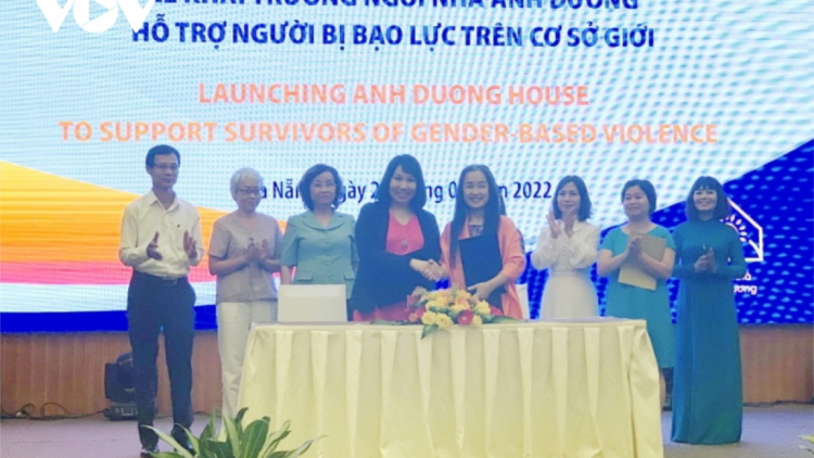 Đơơng đhr’nong đong Ánh Dương moọt bhrợ têng, zooi ma nuyh crêê vay zr’năh đhị Đà Nẵng