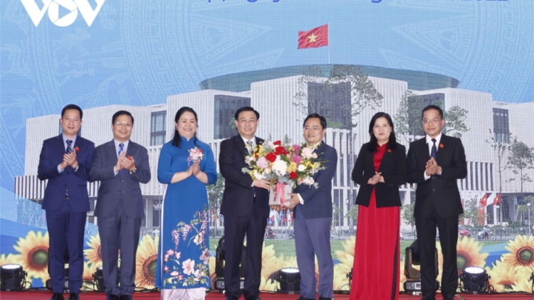 Chủ tịch Quốc hội: ĐBQH p’niên năc poong pa têệt liêm choom bhlầng bhlưa Quốc hội lâng cử tri p’niên